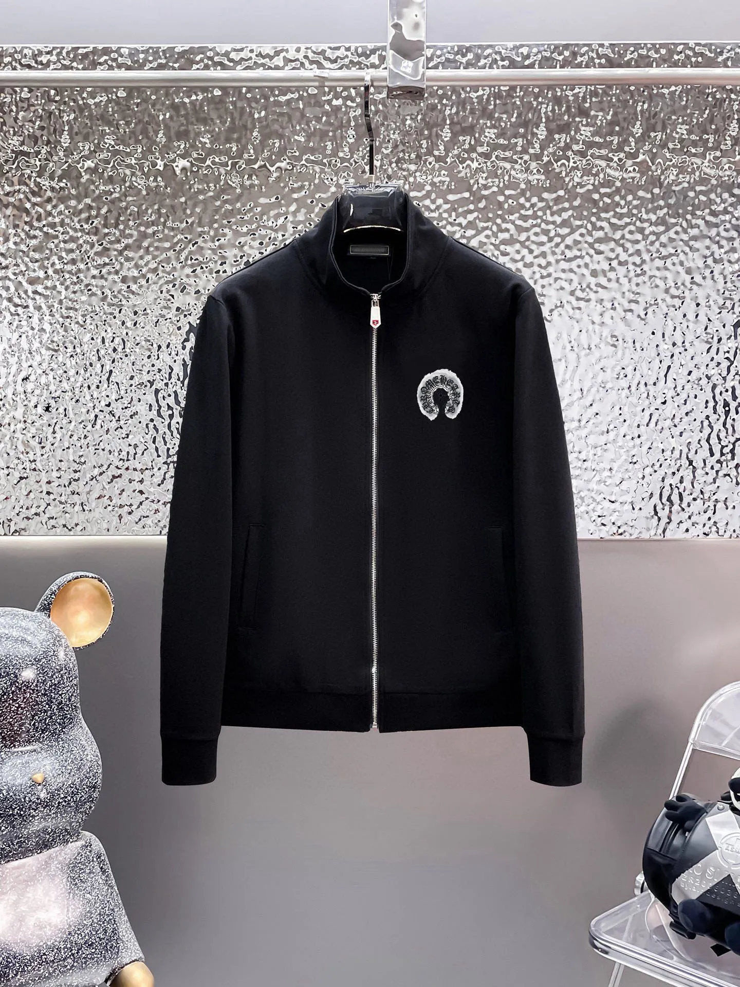 🅿️420 [ChampionHearts] (Fat Man Gospel) hot-selling suit is coming. Focus on the original version of the official website. 2025 new hot-selling cardigan sweater suit. The original order is the best. 🇭🇰The meticulous work of top designers. It has a fitting and perfect upper body effect. 100% natural high-quality Roman cotton, close-fitting comfort, noble and elegant! Original hardware embodies elegance and nobility! Counter size: M-5XL (maximum wear up to 220 pounds)